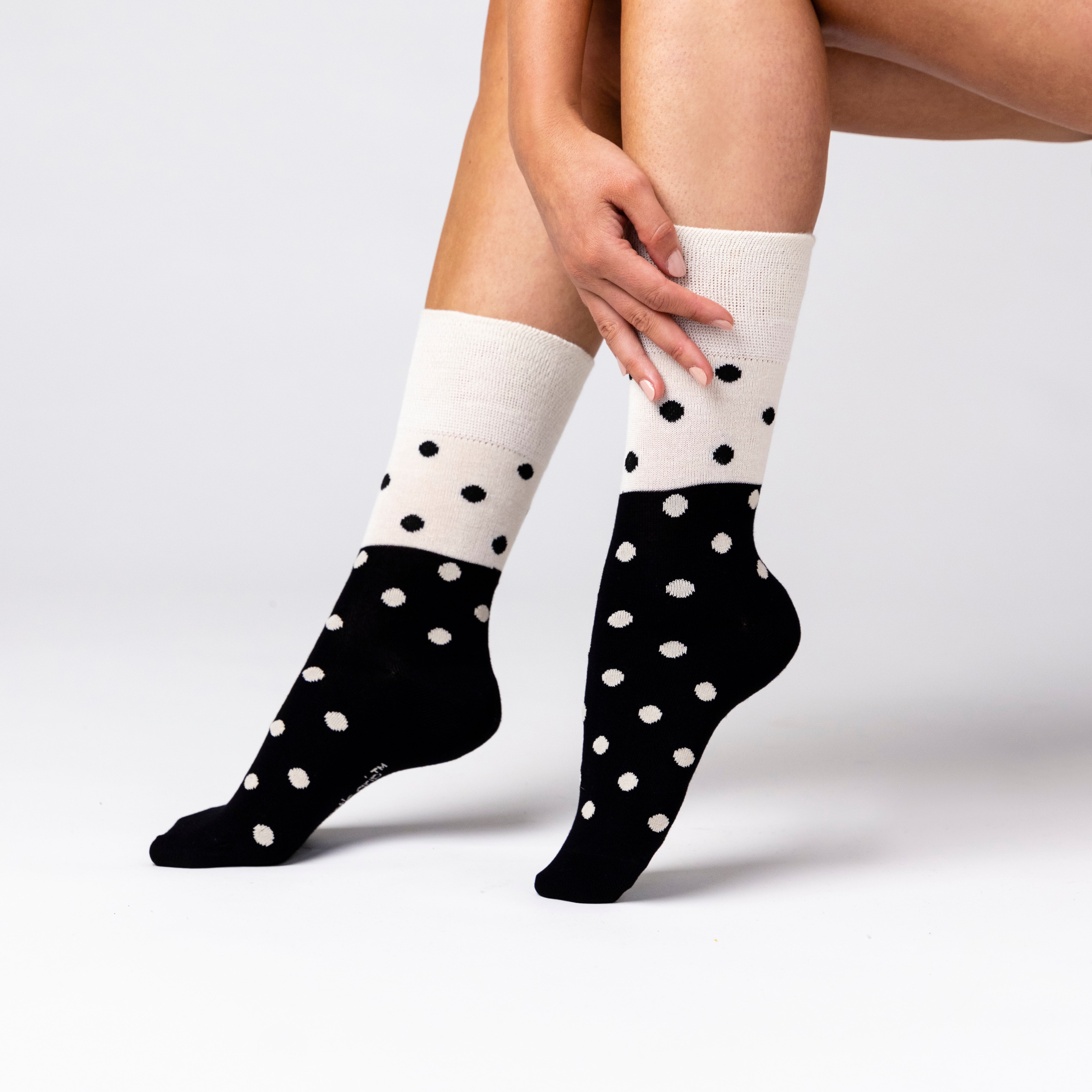 6 Pairs Ladies Bamboo Socks - Mono Spots