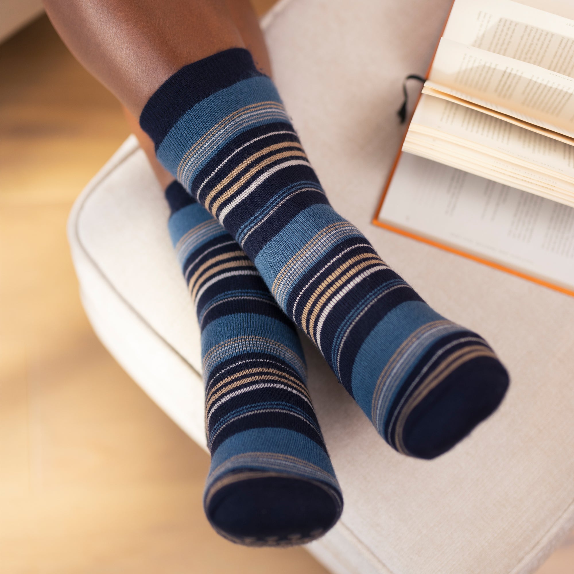 1 Pair Men's Raynaud's Thermal Slipper Socks - Navy Stripe