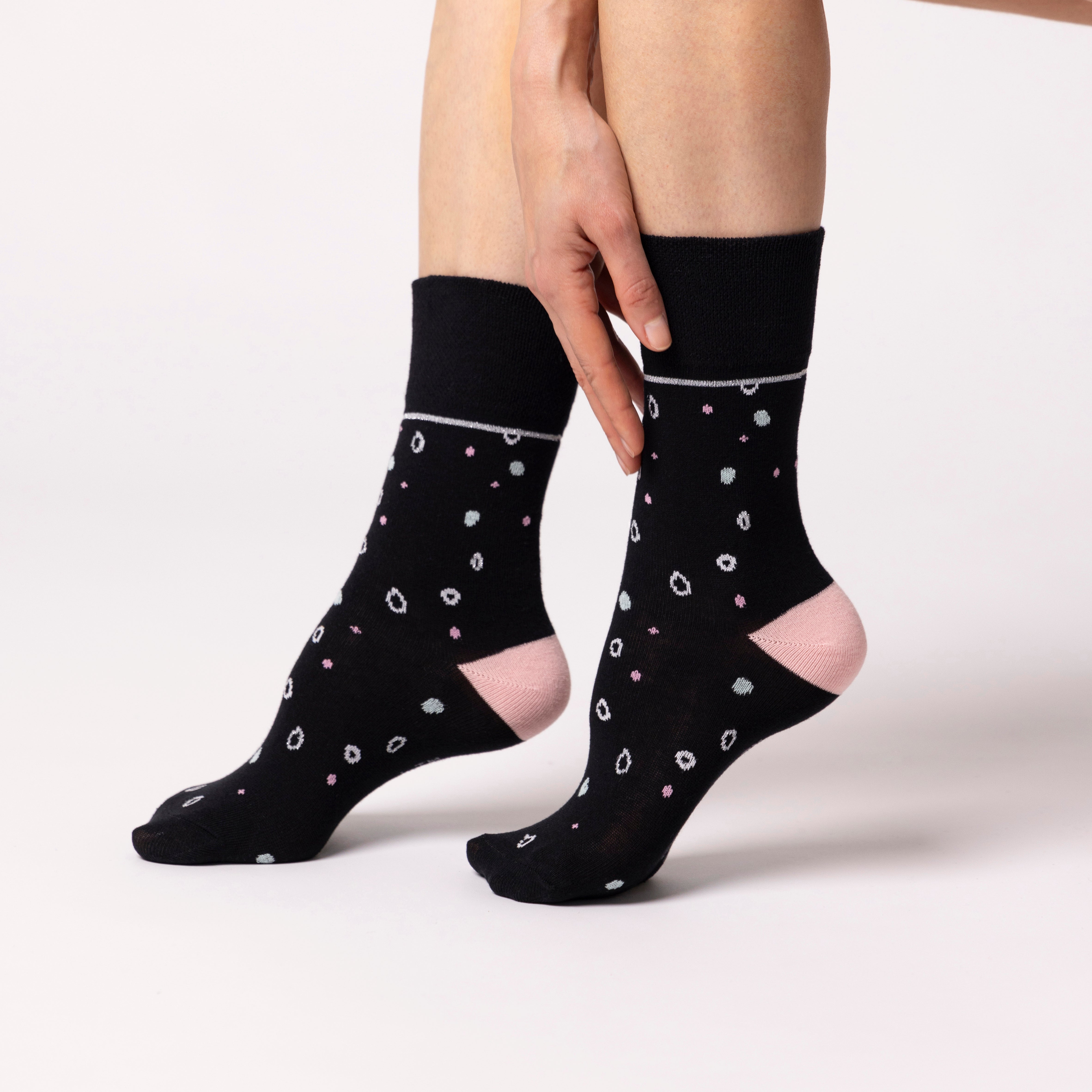 6 Pairs Ladies Cotton Socks - Mod Dots Black