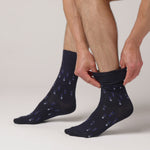 Load and play video in Gallery viewer, 6 Pairs Men&#39;s Cotton Socks - Dimensional Dart Navy
