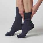 Load and play video in Gallery viewer, 6 Pairs Ladies Seclude Contrast Heel Socks - Navy
