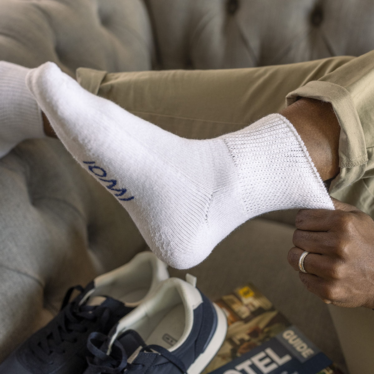 3 Pairs IOMI FootNurse Cushion Foot Diabetic ANKLE Socks White
